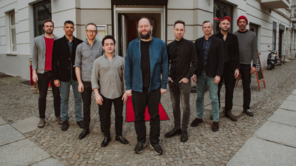 BERLINSKI ŠARENOLIKI KOLEKTIV JAZZANOVA STIŽE NA MUSICOLOGY SESSIONS